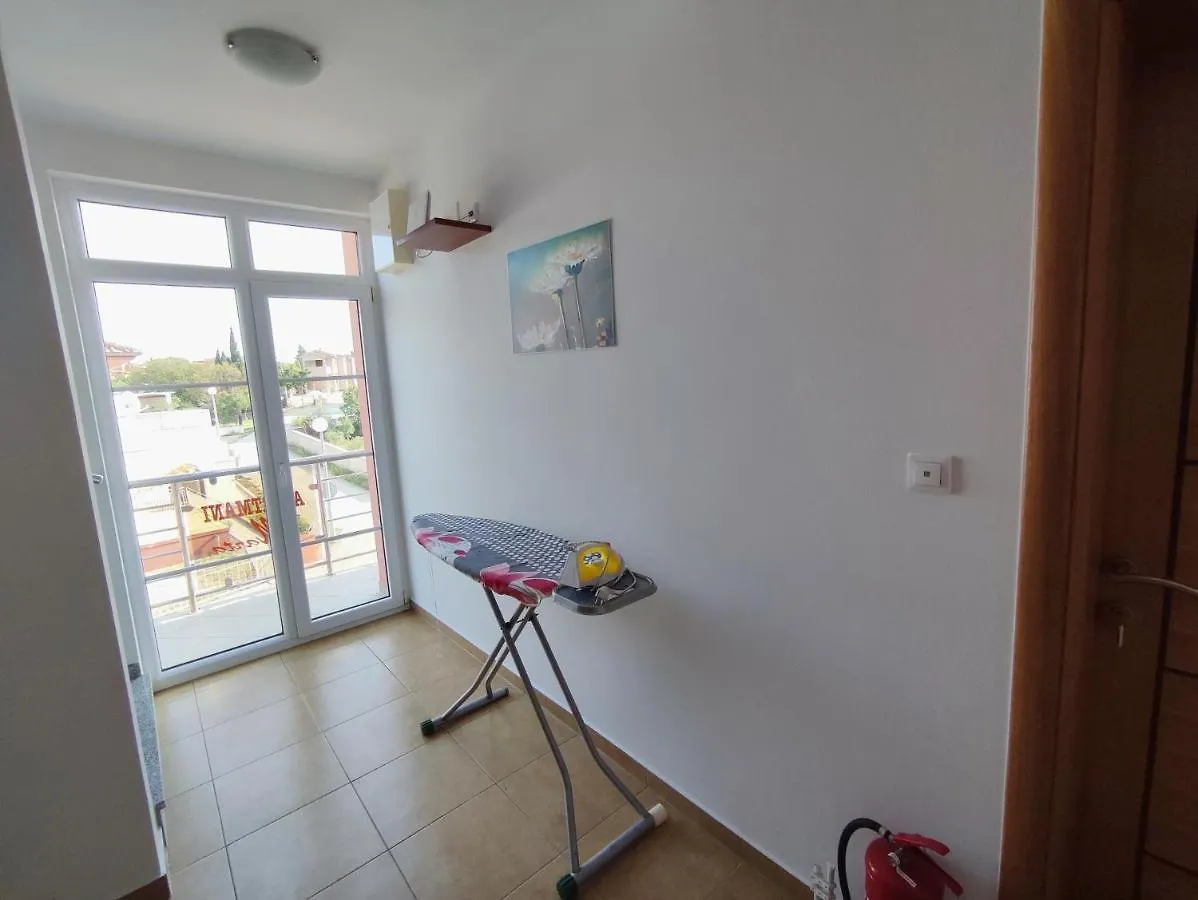 Studio Apartment Marta Starigrad Paklenica