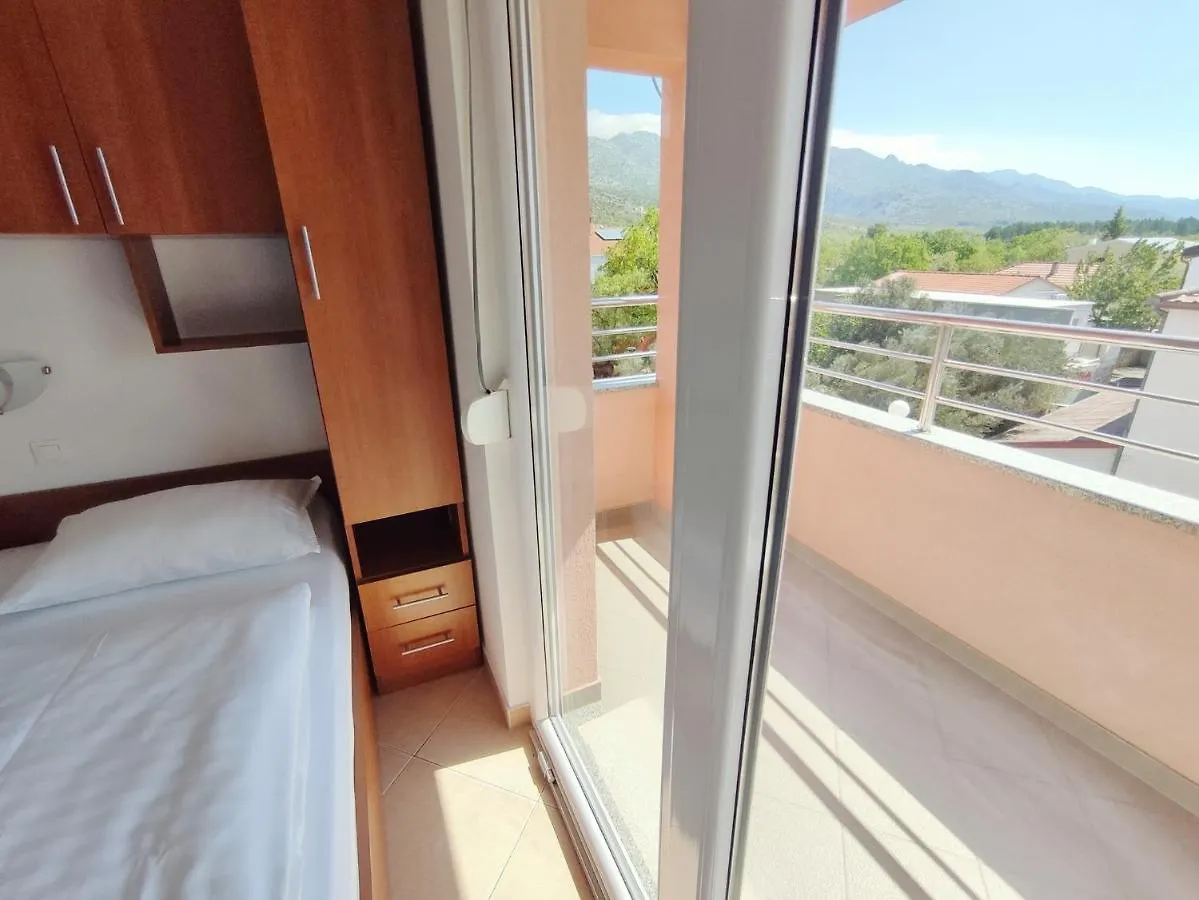 Studio Apartment Marta Starigrad Paklenica